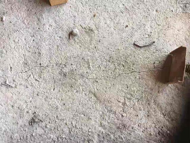 農(nóng)村新建好的的房子樓板開裂，看著都揪心，注意要這樣綁鋼筋