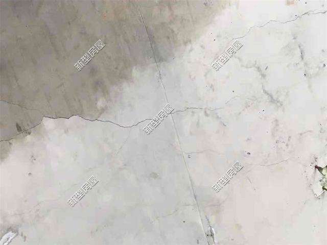 農(nóng)村新建好的的房子樓板開裂，看著都揪心，注意要這樣綁鋼筋