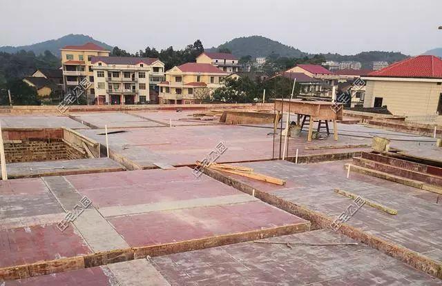 農(nóng)村孝子彗星修建三層別墅，父親生病母親監(jiān)工，主體70萬(wàn)建成，凝聚著一家人的愛(ài)