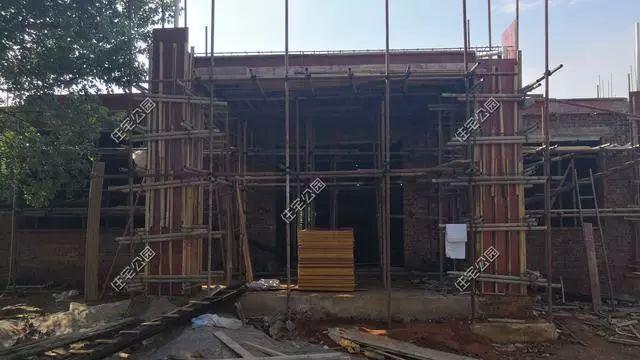 農(nóng)村孝子彗星修建三層別墅，父親生病母親監(jiān)工，主體70萬(wàn)建成，凝聚著一家人的愛(ài)