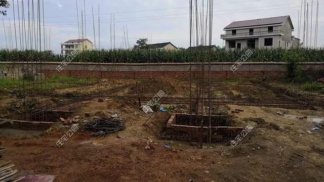 農(nóng)村孝子彗星修建三層別墅，父親生病母親監(jiān)工，主體70萬(wàn)建成，凝聚著一家人的愛(ài)