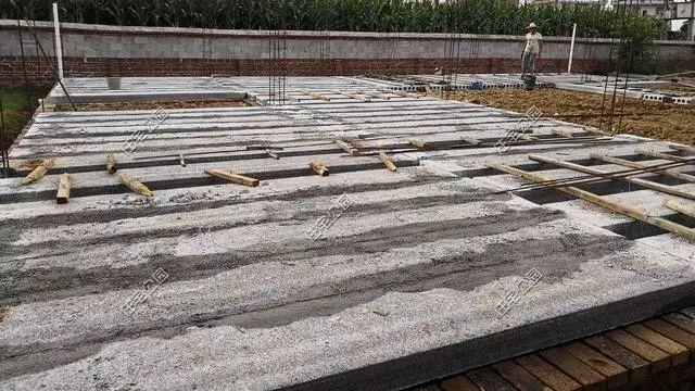 農(nóng)村孝子彗星修建三層別墅，父親生病母親監(jiān)工，主體70萬(wàn)建成，凝聚著一家人的愛(ài)