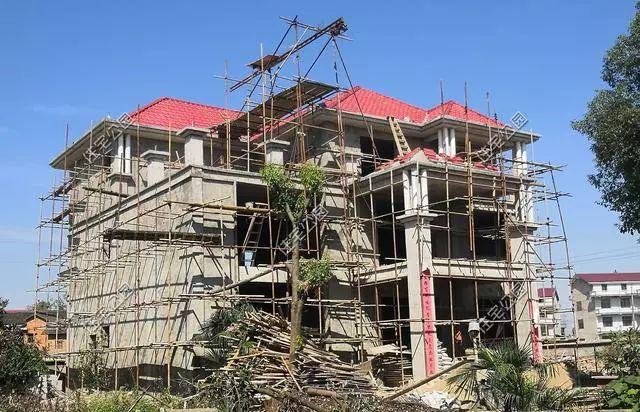 農(nóng)村孝子彗星修建三層別墅，父親生病母親監(jiān)工，主體70萬(wàn)建成，凝聚著一家人的愛(ài)