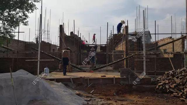 農(nóng)村孝子彗星修建三層別墅，父親生病母親監(jiān)工，主體70萬(wàn)建成，凝聚著一家人的愛(ài)