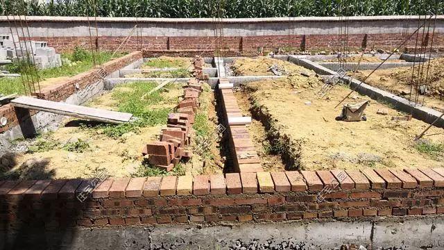 農(nóng)村孝子彗星修建三層別墅，父親生病母親監(jiān)工，主體70萬(wàn)建成，凝聚著一家人的愛(ài)