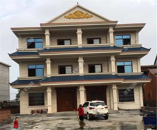 我和叔叔蓋的雙拼養(yǎng)老別墅，每人35萬，400多平的大院子就是爽