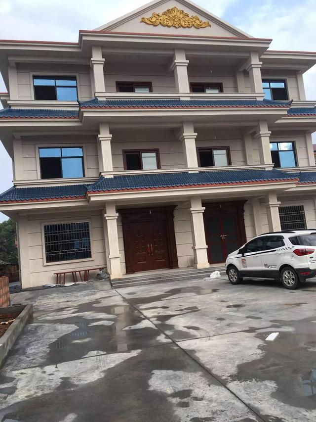 我和叔叔蓋的雙拼養(yǎng)老別墅，每人35萬，400多平的大院子就是爽