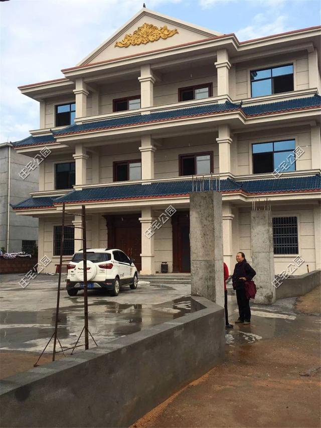 我和叔叔蓋的雙拼養(yǎng)老別墅，每人35萬，400多平的大院子就是爽