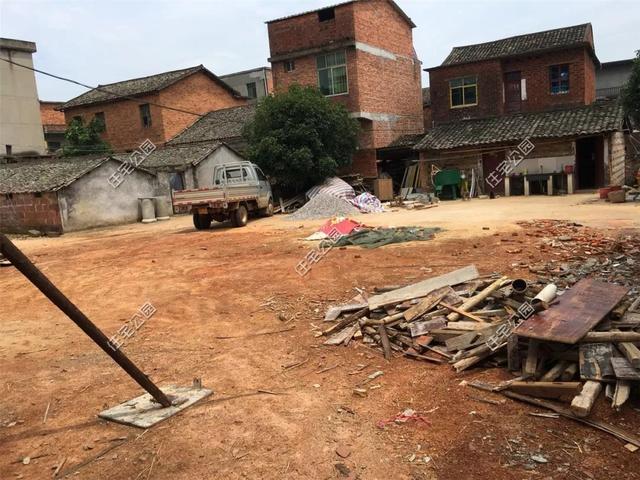 我和叔叔蓋的雙拼養(yǎng)老別墅，每人35萬，400多平的大院子就是爽