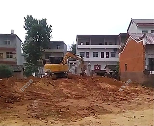 我和叔叔蓋的雙拼養(yǎng)老別墅，每人35萬，400多平的大院子就是爽