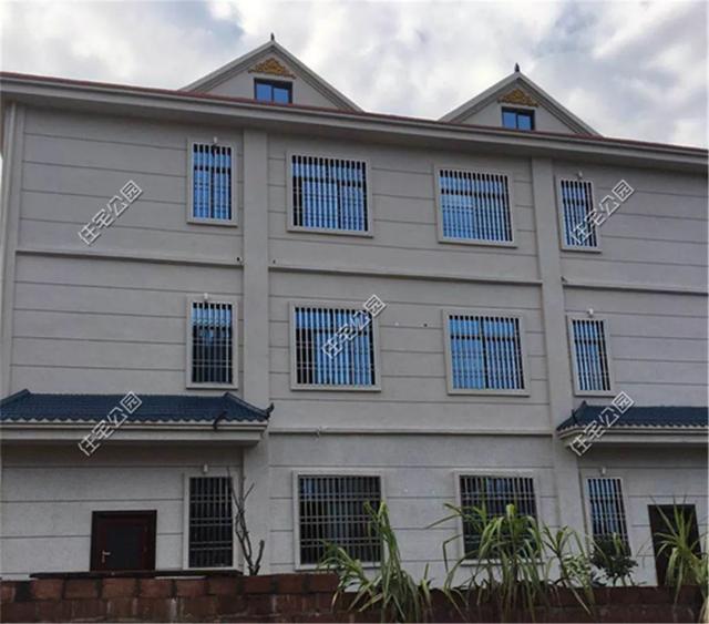 我和叔叔蓋的雙拼養(yǎng)老別墅，每人35萬，400多平的大院子就是爽