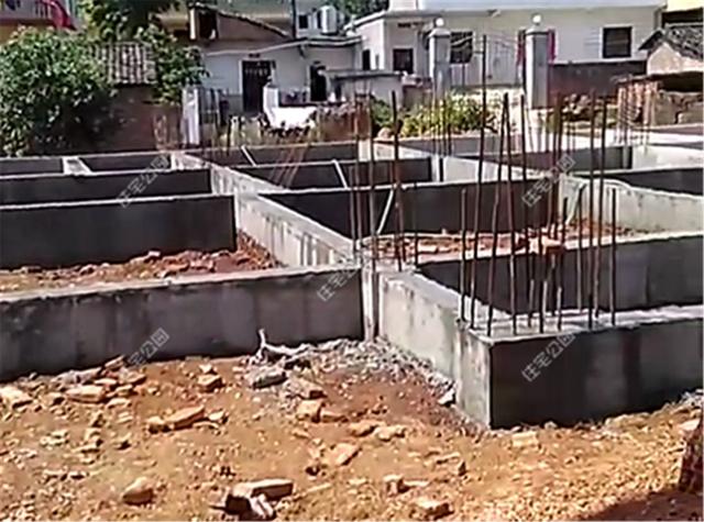 我和叔叔蓋的雙拼養(yǎng)老別墅，每人35萬，400多平的大院子就是爽