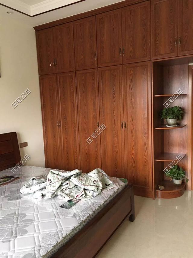 我和叔叔蓋的雙拼養(yǎng)老別墅，每人35萬，400多平的大院子就是爽