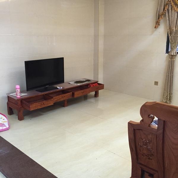 聽說這樣的農村別墅在福建省非常普通，簡裝接地氣，樓梯有檔次！