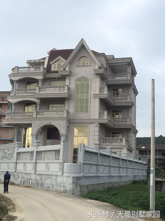 聽說這樣的農村別墅在福建省非常普通，簡裝接地氣，樓梯有檔次！