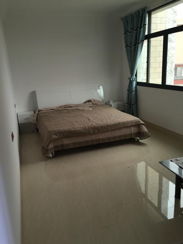 聽說這樣的農村別墅在福建省非常普通，簡裝接地氣，樓梯有檔次！