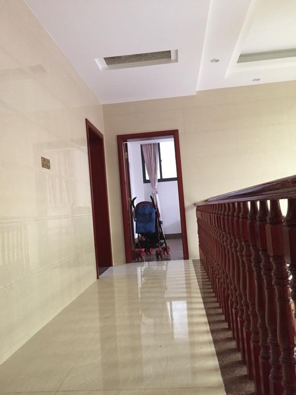 聽說這樣的農村別墅在福建省非常普通，簡裝接地氣，樓梯有檔次！