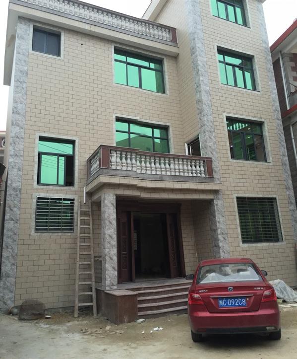 聽說這樣的農村別墅在福建省非常普通，簡裝接地氣，樓梯有檔次！