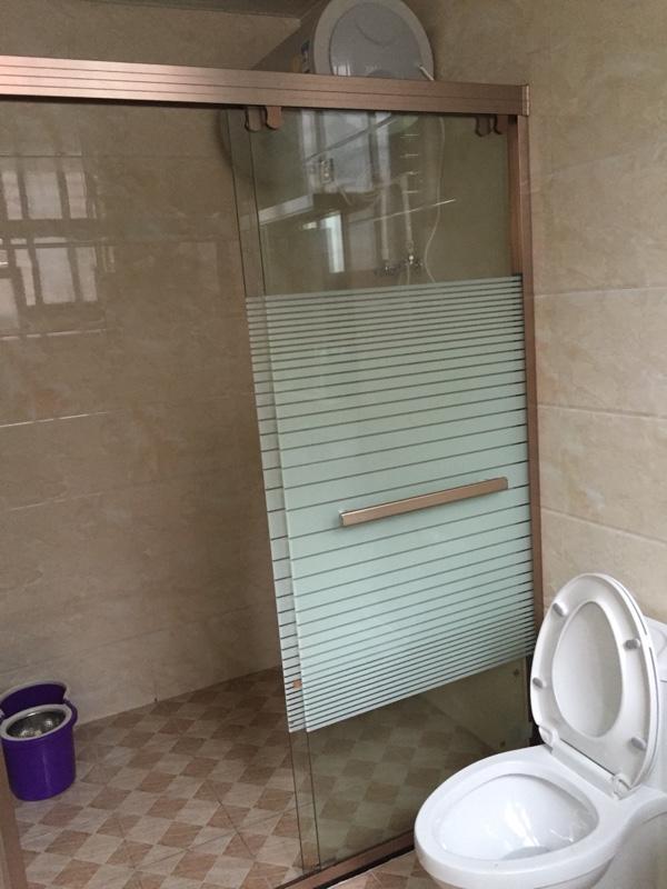 聽說這樣的農村別墅在福建省非常普通，簡裝接地氣，樓梯有檔次！