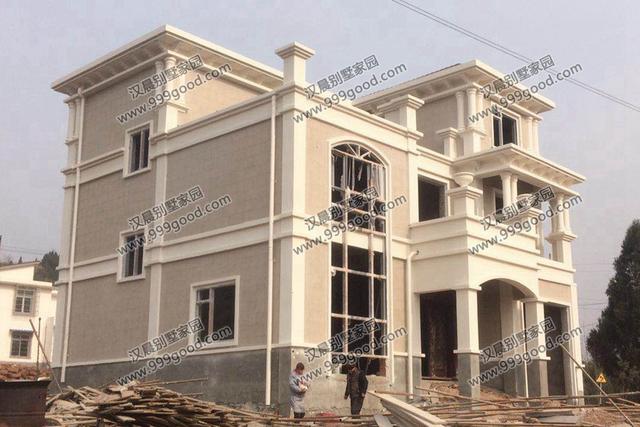 真嗨??！建成這棟農村別墅，人生達到了巔峰，父母都笑得合不攏嘴！