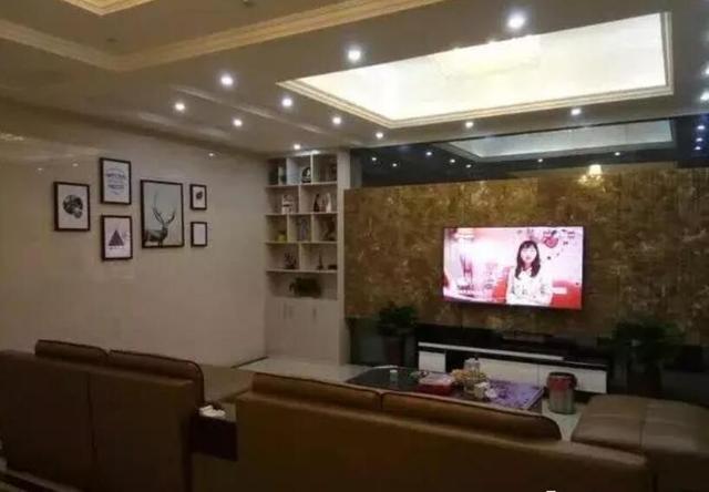 真嗨?。〗ǔ蛇@棟農村別墅，人生達到了巔峰，父母都笑得合不攏嘴！