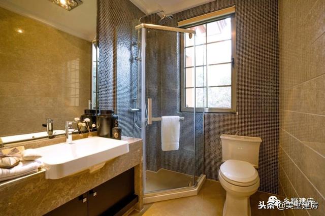 12.3X10.4米三層歐式樓房設(shè)計(jì)圖，超大落地窗戶挑空大客廳+大露臺(tái)！