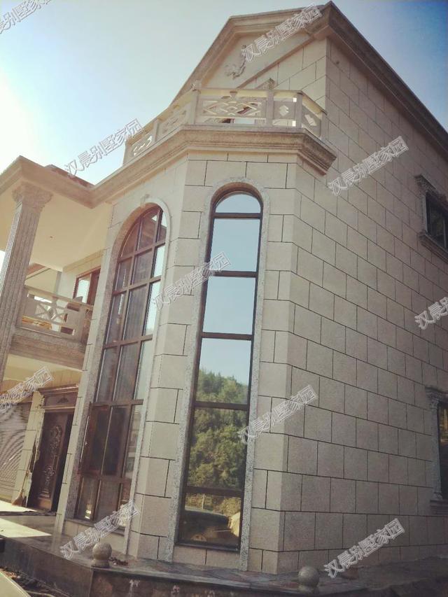 占地117平的三層別墅設(shè)計(jì)圖，帶車(chē)庫(kù)，帶實(shí)景效果圖，小戶型中的精品！