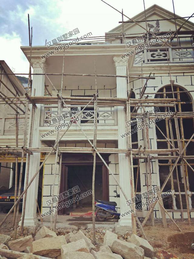 占地117平的三層別墅設(shè)計(jì)圖，帶車(chē)庫(kù)，帶實(shí)景效果圖，小戶型中的精品！