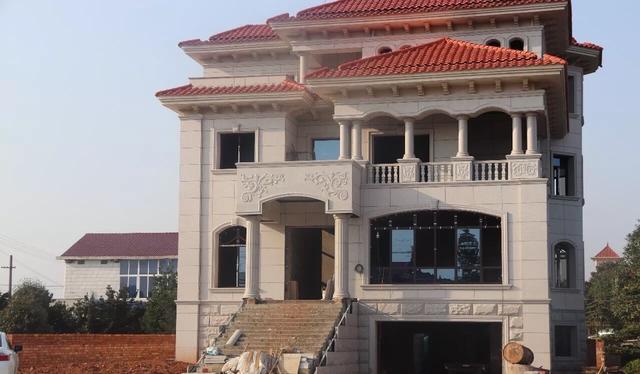 豪華氣派的三層半別墅設(shè)計圖，這棟別墅光主體就花了60來萬