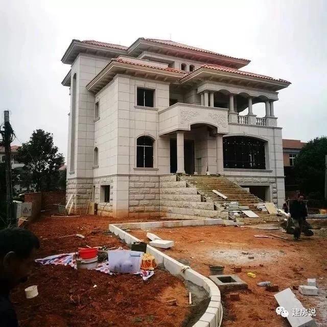 豪華氣派的三層半別墅設(shè)計圖，這棟別墅光主體就花了60來萬