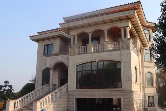 豪華氣派的三層半別墅設(shè)計圖，這棟別墅光主體就花了60來萬