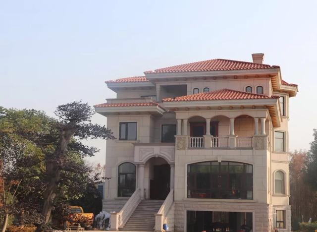 豪華氣派的三層半別墅設(shè)計圖，這棟別墅光主體就花了60來萬