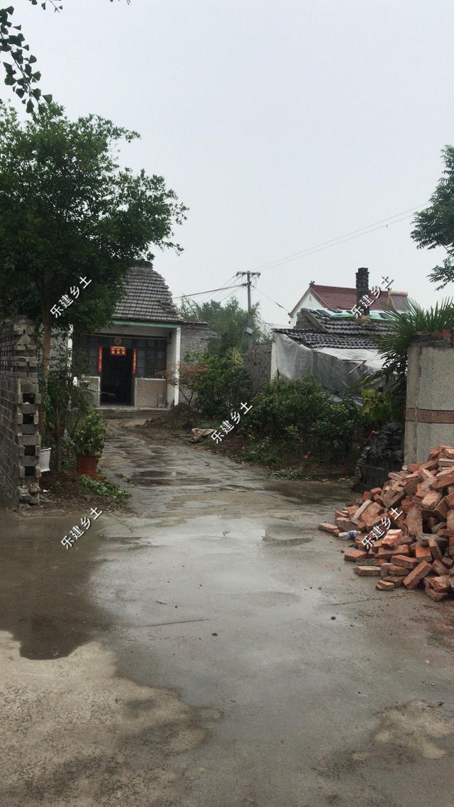 現(xiàn)代風(fēng)格別墅設(shè)計(jì)圖，簡約時(shí)尚，干凈利落，顯現(xiàn)清新自然氛圍