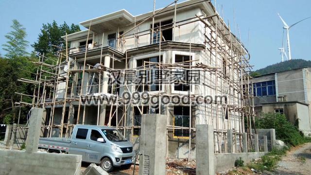 經(jīng)典氣派農(nóng)村別墅設(shè)計(jì)圖，13.1X11.4米，提高了居住的安全舒適性