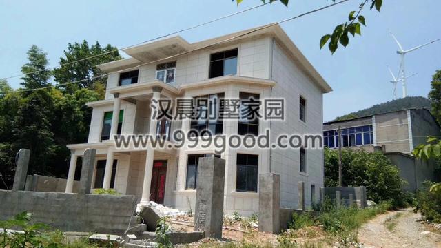 經(jīng)典氣派農(nóng)村別墅設(shè)計(jì)圖，13.1X11.4米，提高了居住的安全舒適性