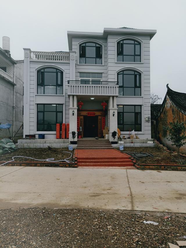 占地120平三層農(nóng)村自建房，光主體就花了30萬！你說值不值？