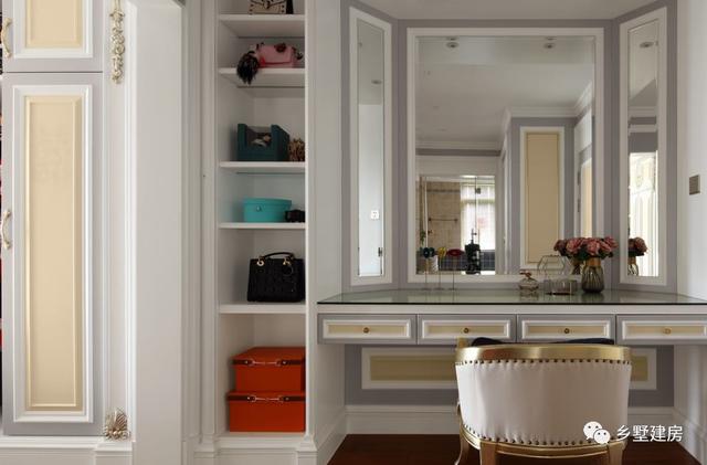 三層別墅，大氣婉約，精致絕美，露臺(tái)層層疊加，越看越喜歡。