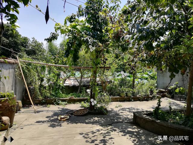 二層現(xiàn)代風(fēng)格別墅，既舒適實(shí)用又簡潔耐看，全村第一棟，引領(lǐng)別墅新潮流！