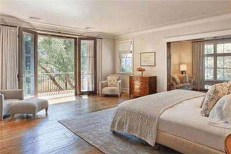 現(xiàn)代風(fēng)情的四合院小別墅設(shè)計圖，簡約而不失雅致,布局精致全圖！