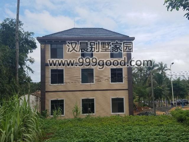 占地131平三層農(nóng)村自建房，兩種外觀配色方案，無論哪種都是不易過時(shí)。