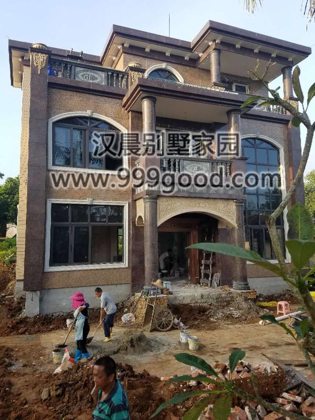 占地131平三層農(nóng)村自建房，兩種外觀配色方案，無論哪種都是不易過時(shí)。