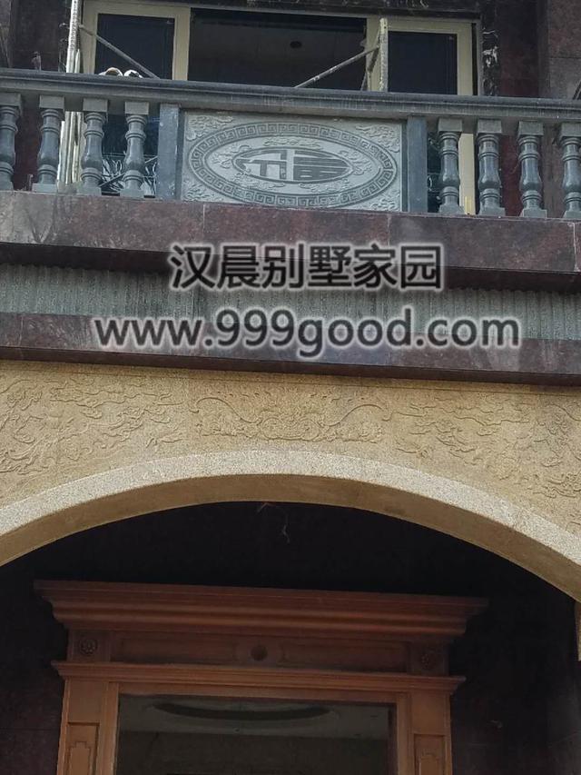 占地131平三層農(nóng)村自建房，兩種外觀配色方案，無論哪種都是不易過時(shí)。