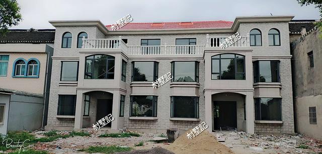 湖南兄弟建三層雙拼戶型設(shè)計(jì)圖，房子蓋好以后，村民都來串門，美極了！