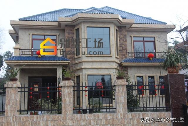 經(jīng)典農(nóng)村二層歐式小樓設(shè)計(jì)圖，外觀大氣，內(nèi)部實(shí)用，四種內(nèi)布局設(shè)計(jì)方案任你挑選。