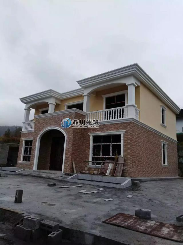 經(jīng)濟(jì)實(shí)用的二層鄉(xiāng)村別墅設(shè)計(jì)圖，4款案例，供你參考。