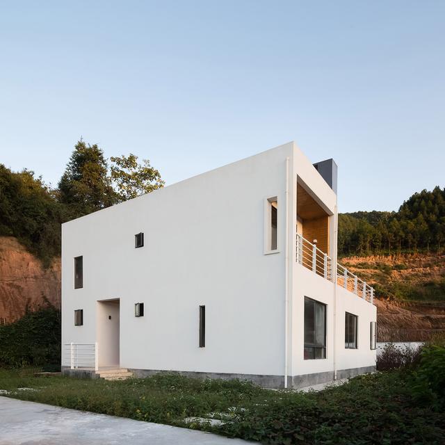 農(nóng)村建房也能建成這樣的白色別墅，設(shè)計也太新穎了吧！