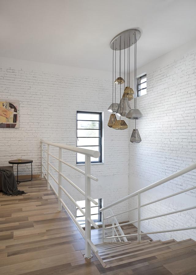 農(nóng)村建房也能建成這樣的白色別墅，設(shè)計也太新穎了吧！