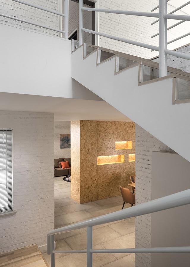 農(nóng)村建房也能建成這樣的白色別墅，設(shè)計也太新穎了吧！