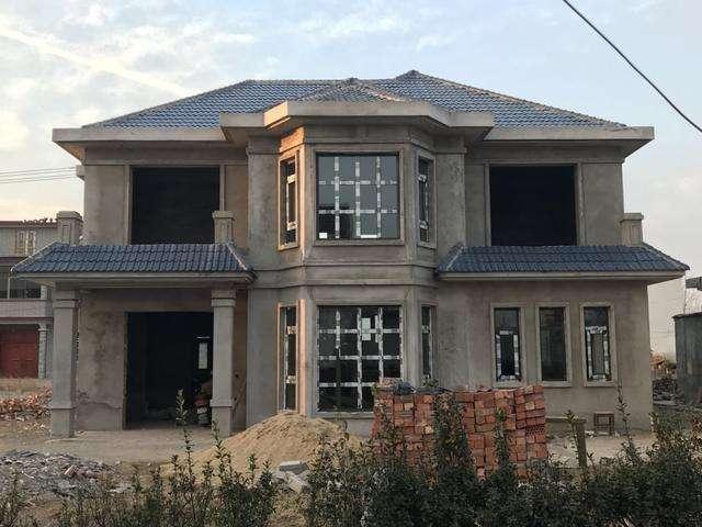 娶了個城里老婆，在村里蓋一棟漂亮別墅，簡直是人生贏家！