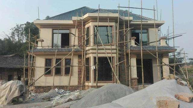 娶了個城里老婆，在村里蓋一棟漂亮別墅，簡直是人生贏家！